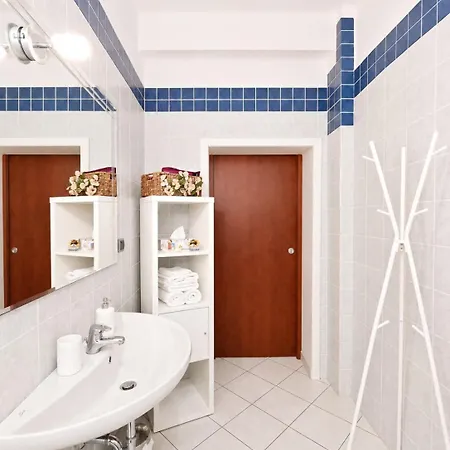 Bed & Breakfast La Viola - A Due Passi Dal Mare, Centro Storico E Stazione 3*