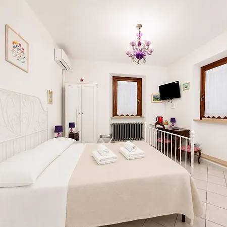 La Viola - A Due Passi Dal Mare, Centro Storico E Stazione 3* Senigallia